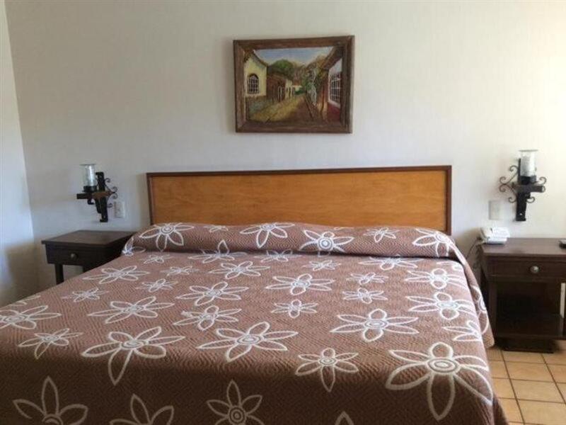 Hotel Isabel Guadalajara Kültér fotó