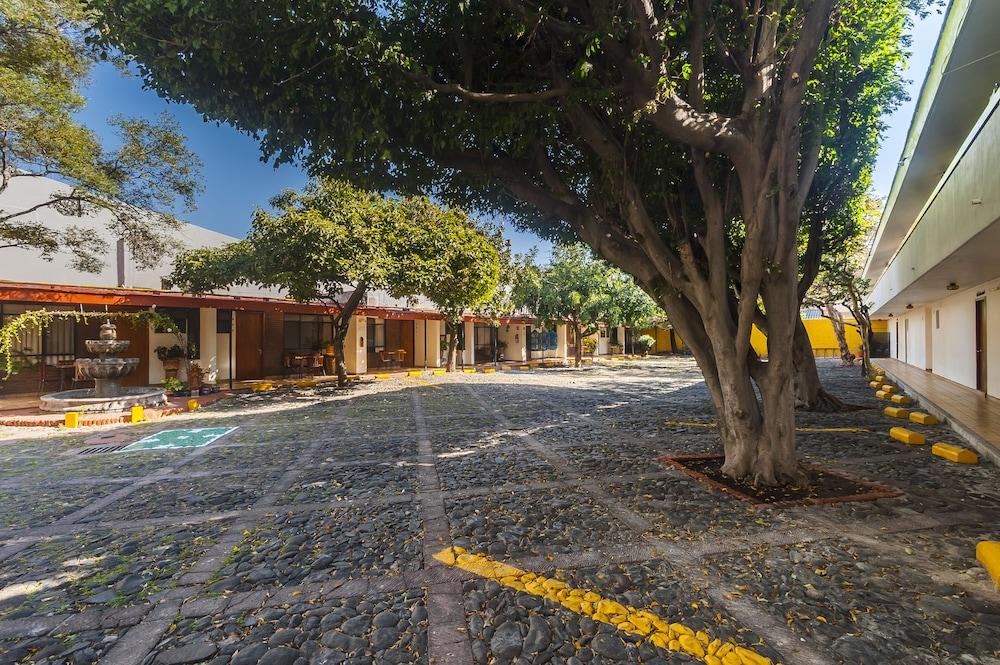 Hotel Isabel Guadalajara Kültér fotó